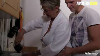 REIFE SWINGER - #Erna - Horny Velika Rit Cougar Skoči Na Kurac In Piha Njen Mož