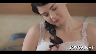 Похотливая Lucy L. polako undress samo za zabavu