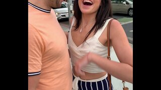 ЦЕЛОСНА СЦЕНА Мал Тинејџерски Бебе Avi Љубов Добива Зезнав со Нови Пријателот