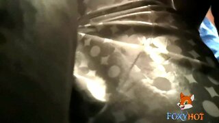 показује дупе у метроу, на улици и у јавности