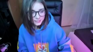 Pendejita jilagħbu mal-anzjani