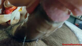 דזי אינדיאן ג &#039; י-אף נותנת מציצה לחבר שלה בחדר במלון עם קול הינדי צלול